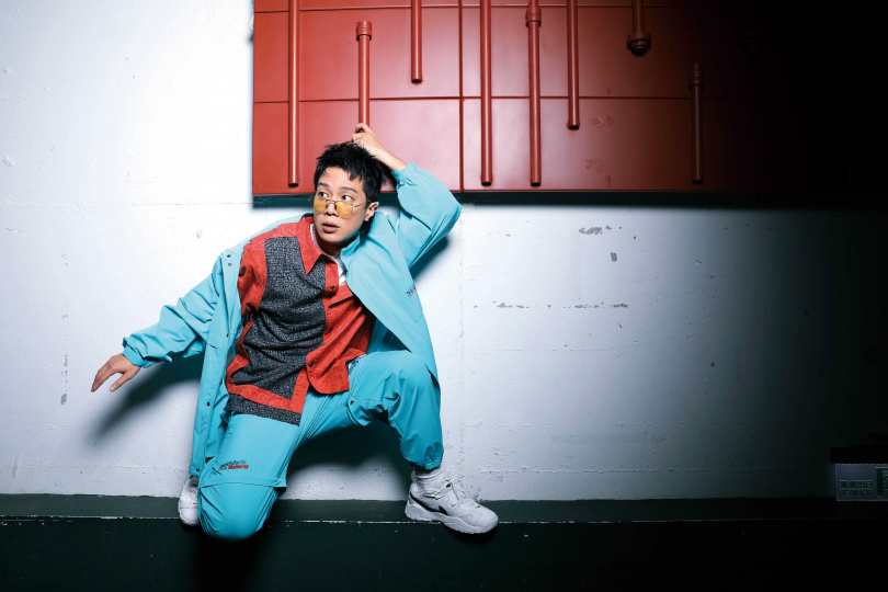 襯衫：INDICE STUDIO、外套、褲子：doublet、球鞋：Nike、飾品：MISBHV、APM Monaco（攝影／戴世平）