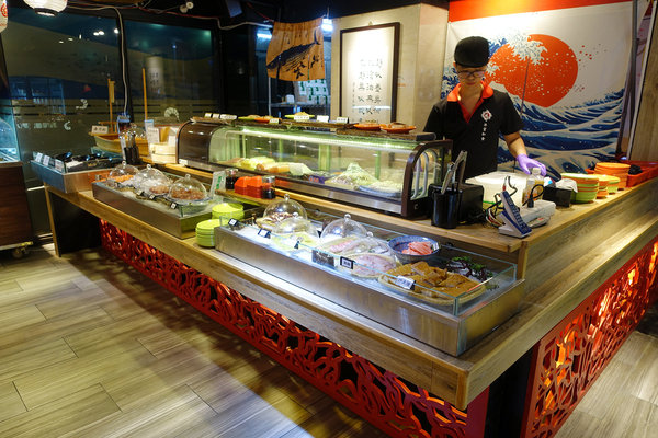 台北聚餐火鍋吃到飽-嗨蝦蝦百匯鍋物吃到飽，罐裝啤酒喝到飽，單點級水準火鍋吃到飽，頂級和牛、生蠔、盒裝冰品吃到飽