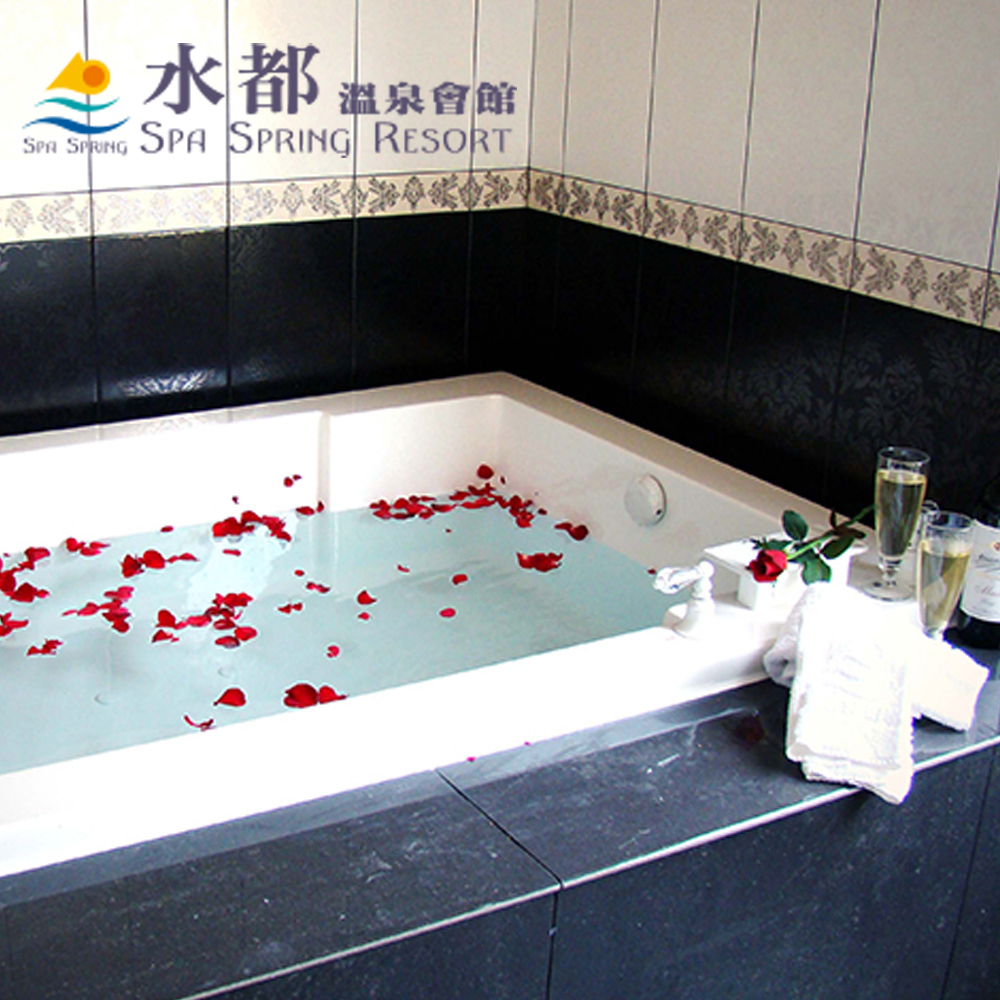 座落於地熱谷旁的北投水都溫泉會館，擁有獨特優質硫磺泉，屬特殊泉質，富含多種微量元素，享受泡湯時，宛如死海般的礦物在保養著每一寸肌膚，享受最極致的美體感受。館內結合多種風格的時尚客房泡湯、也提供適合親子