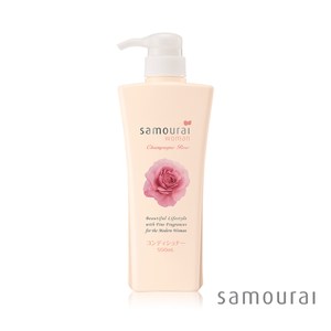 採用葡萄籽油、乳酸菌液、葡萄汁發酵液的保濕成分，更增加潤澤。 搭配玫瑰花油、茉莉花油、依蘭花油、佛手柑果實油等5種天然精油成分。 輕輕散發的濃厚乳香，溫柔包覆毛髮並加以修護，呈現能以手輕鬆滑過的彈潤秀