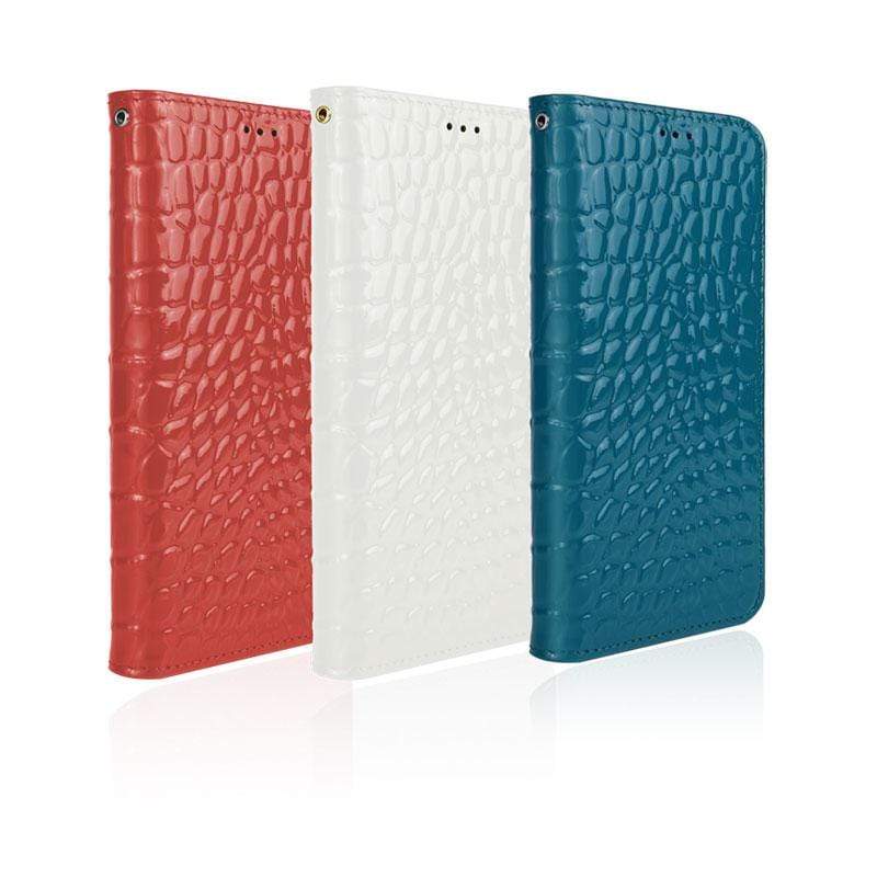 產品特色 全真皮設計; 精選淡雅色彩與微光澤平紋牛皮 金屬鉚釘點綴與JTLEGEND專屬金屬LOGO片設計 內層經典三層卡夾，加內層暗袋 獨創設計，極致品味 精準孔位，為iPhone量身打造 產品介紹