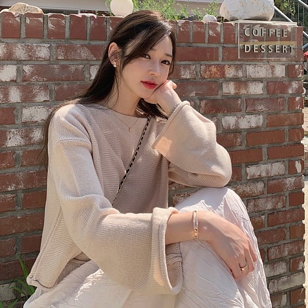 MIS043 產地:韓國 寬袖短版圓領針織上衣 顏色：灰色/棕色/米色/酒紅色/黑色 材質：針織