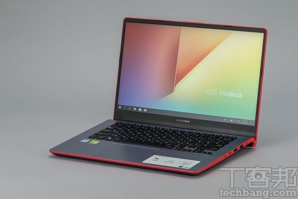Asus VivoBook S14 S430UN－ 14吋窄邊框加撞色的搶眼設計