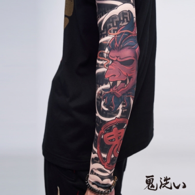 特殊吸濕排汗面料 特殊涼感面料 經典側鬼頭圖騰 花卉印花設計 搭配中的亮眼個性單品!