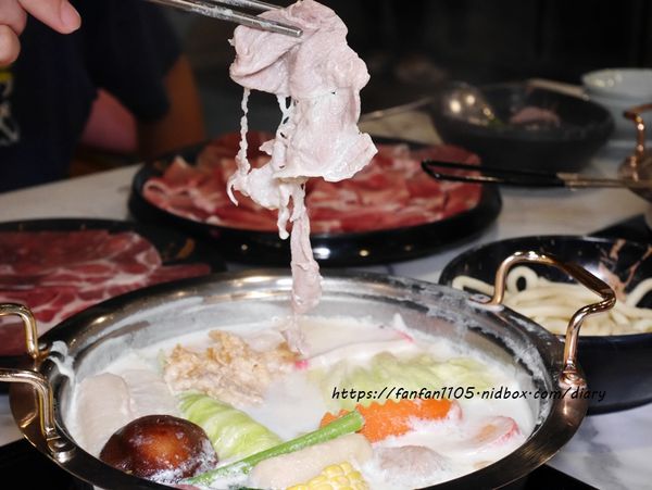 【西門町火鍋】嗑火鍋 #牛奶熊 #起司牛奶火鍋 #打卡送肉 #網美店 #西門町美食 #西門町 (33).JPG