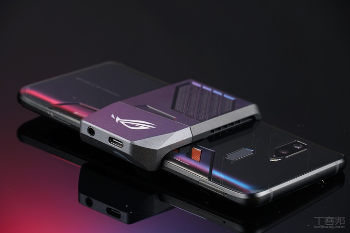 華碩 ROG Phone 大全套開箱！重新定義電競手機樣貌