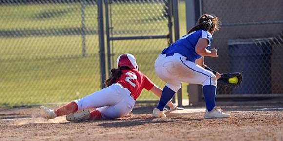 Pemukul yang digunakan dalam olahraga softball dinamakan