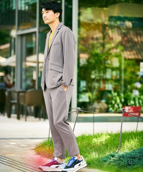 俐落剪裁的西裝外套能輕鬆撐起時髦氣場