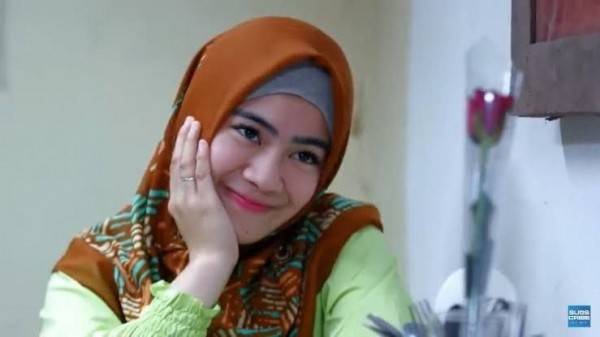 Gaya Beberapa Aktris Non Muslim Saat Mengenakan Hijab Dalam Sebuah Sinetron