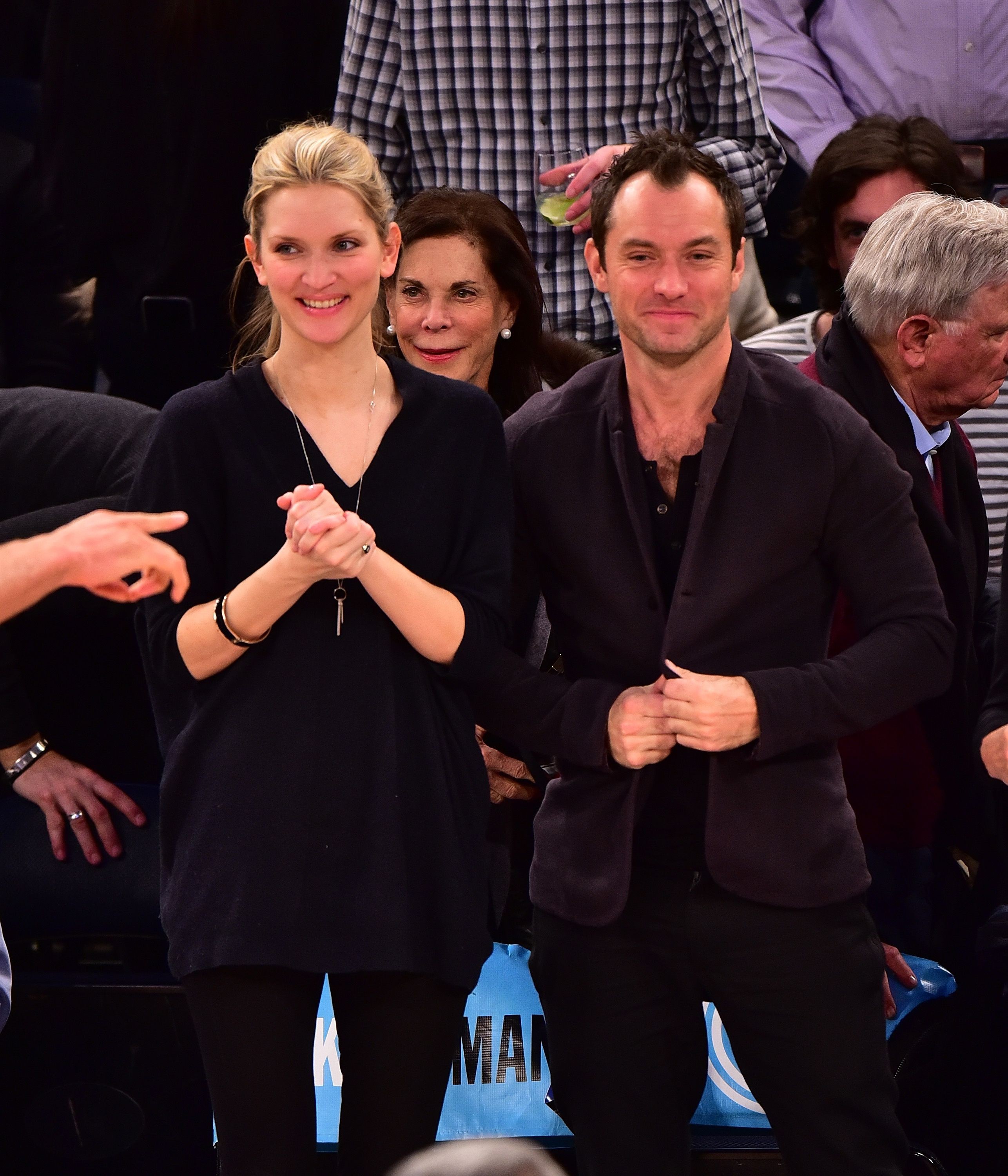 子だくさん 俳優ジュード ロウが 6人目の子供のパパに Cosmopolitan