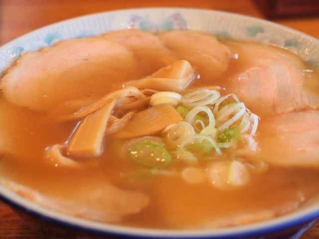 透き通ったスープに確かな旨みと深みを感じる。麺マニアイチオシの絶品「淡麗系中華そば」3選（土庄雄平「名古屋深掘りチャンネル」）