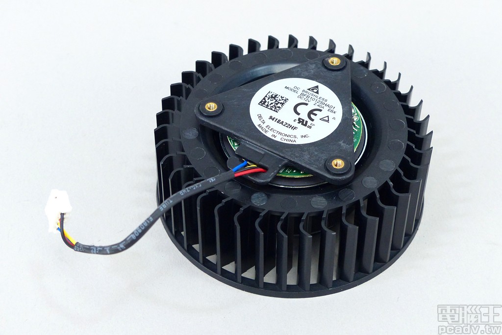 風扇選擇 Delta Electronics 台達電子 BFB1012SHA01 直徑 80mm 鼓風扇。