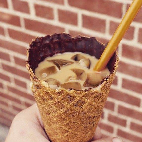 Lagi Viral, Minum Kopi Disajikan Pakai Cone Ice Cream, Mau?