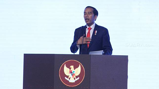 Presiden Joko Widodo memberikan sambutan dalam acara Rapat Pimpinan Nasional (Rapimnas) Partai Demokrat 2018 di Sentul International Convention Center (SICC), Bogor, Jawa Barat, Sabtu (10/3).