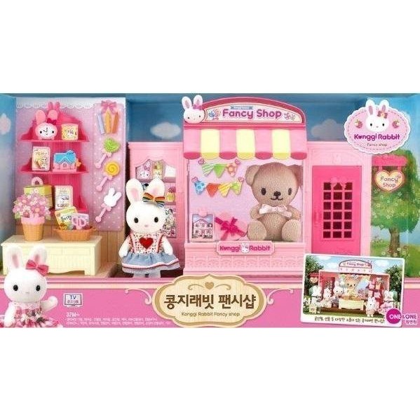 兔寶家族-可愛雜貨店KR Rabbit Fancy Shop兔寶來到可愛的雜貨店，跟兔寶一起逛逛吧！有各種好吃的糖果和媽媽需要的剪刀，還有最可愛的熊寶寶玩偶喔！《商品可能因拍攝產生色差，圖片僅供參考，
