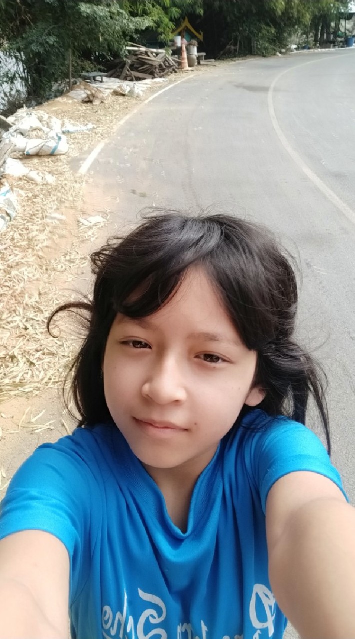 ต้องใช้ชื่อและรูปในชีวิตจริง>:(