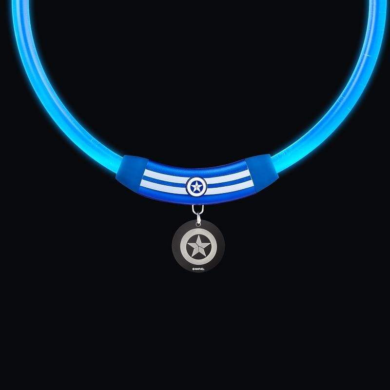 產品特色 漫威官方正式授權寵物LED項圈 經典漫威英雄角色掛飾設計 每款有不同代表燈色 按鍵開關啟動三種燈光特效模式：長亮、快閃、慢閃 導光環長度可依需求自行裁剪 台灣設計製造 產品介紹 漫威十年 階