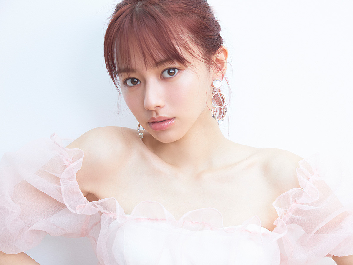 女優 山本舞香のプライベートのヘア メイクは キレイの秘密に迫る 山本舞香100問100答 Vol 2 Maquiaメイク