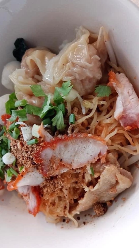 อาซีย์บะหมี่เกี๊ยวหมูแดง