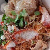 อาซีย์บะหมี่เกี๊ยวหมูแดง