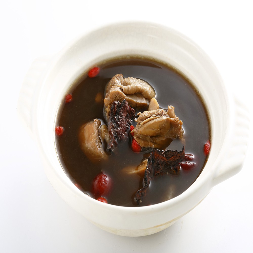 加熱至水滾之後轉小火再滾7-15分鐘。需不時翻動料理包，以免黏鍋破包。電鍋加熱產品拆包後放入鍋中，再放入電鍋，外鍋加1杯水。(前一晚放冷藏解凍加一杯七分滿的水，當天流水解凍請加1.5杯水)且滿800元