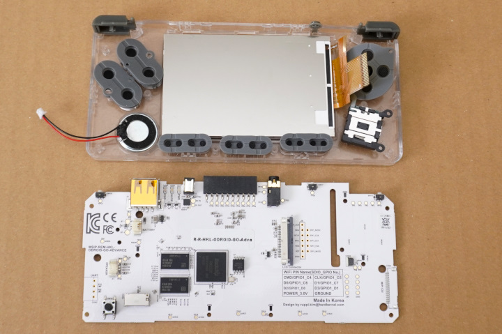 將各零件安裝好後就能裝上主機板。