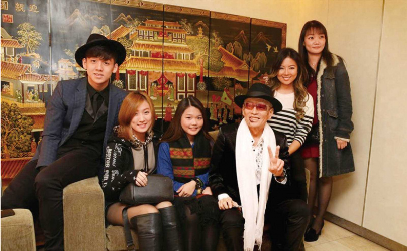 21歲才回台與高凌風生活1年的葛曉潔，坦言父女倆曾經歷磨合期。（圖／翻攝自網路）