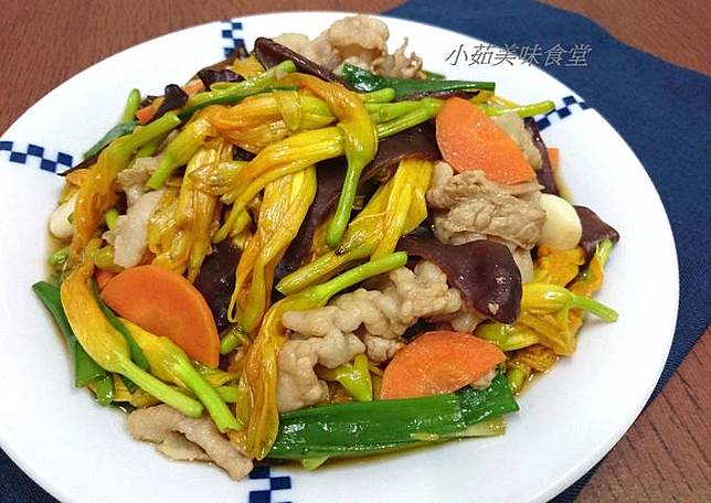 季節限定的美味 涼拌 清炒 煮湯都好吃的3 道 金針花料理 Cookpad Line Today