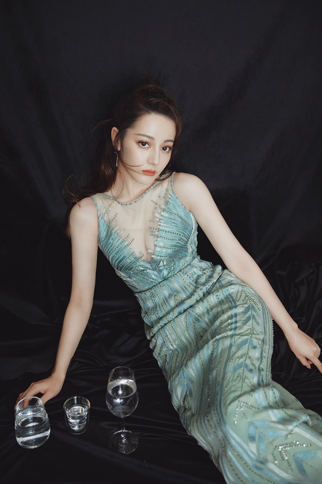 「沙漏身形」美腿女神4：迪麗熱巴