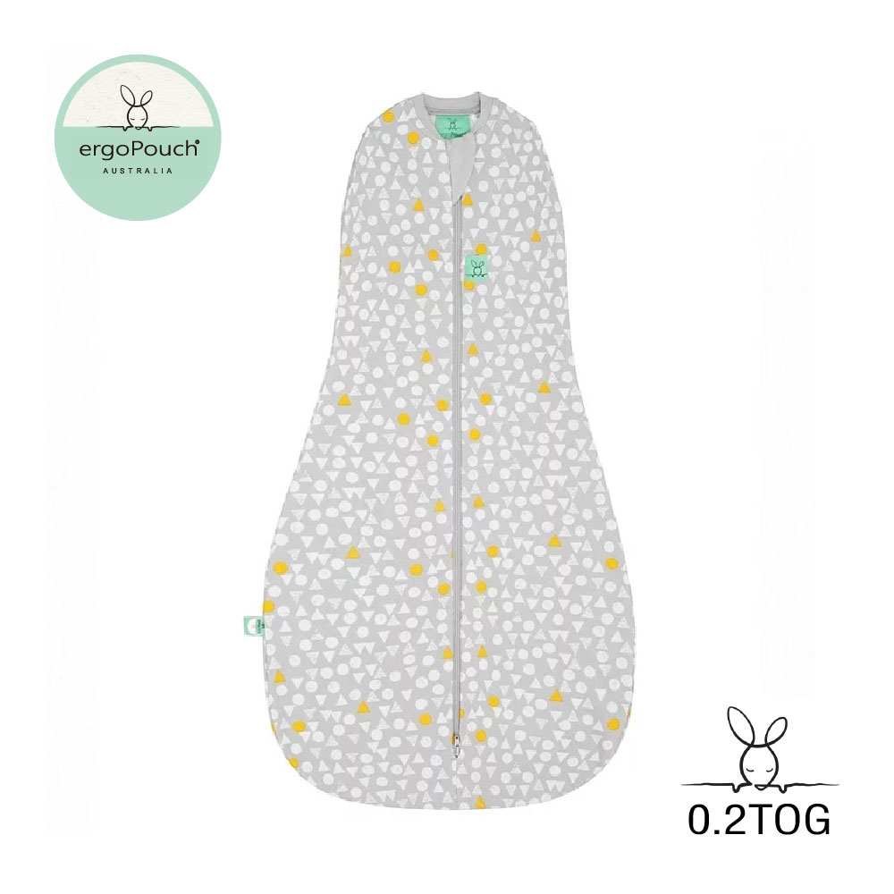 ergoPouch二合一舒眠包巾採用獨特專利設計提高包巾使用便利性再也不需繁瑣的包覆步驟讓襁褓中的嬰兒擁有更安穩的睡眠並可輕鬆轉換為防踢背心用途，延長產品使用期間!此款為有機棉款,更加呵護寶貝的肌膚~