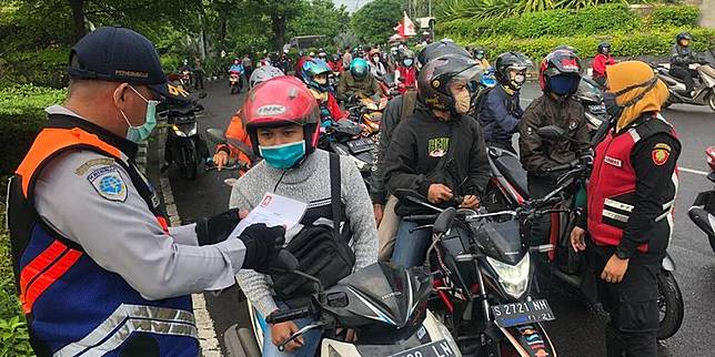 Pemberian Sanksi bagi Pengemudi yang Melanggar PSBB Surabaya