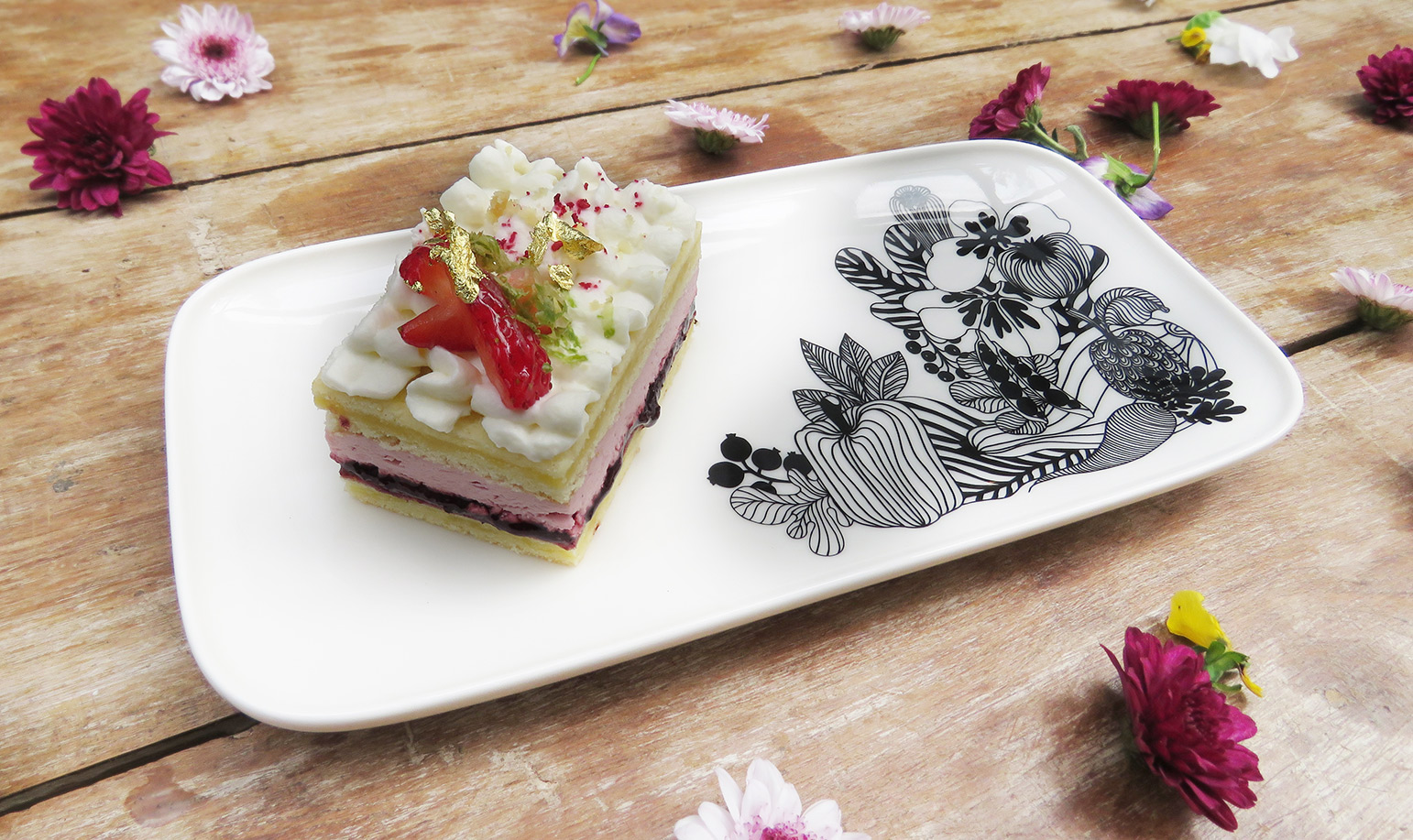 覆盆莓乳酪慕斯維多莉亞蛋糕_NT$130