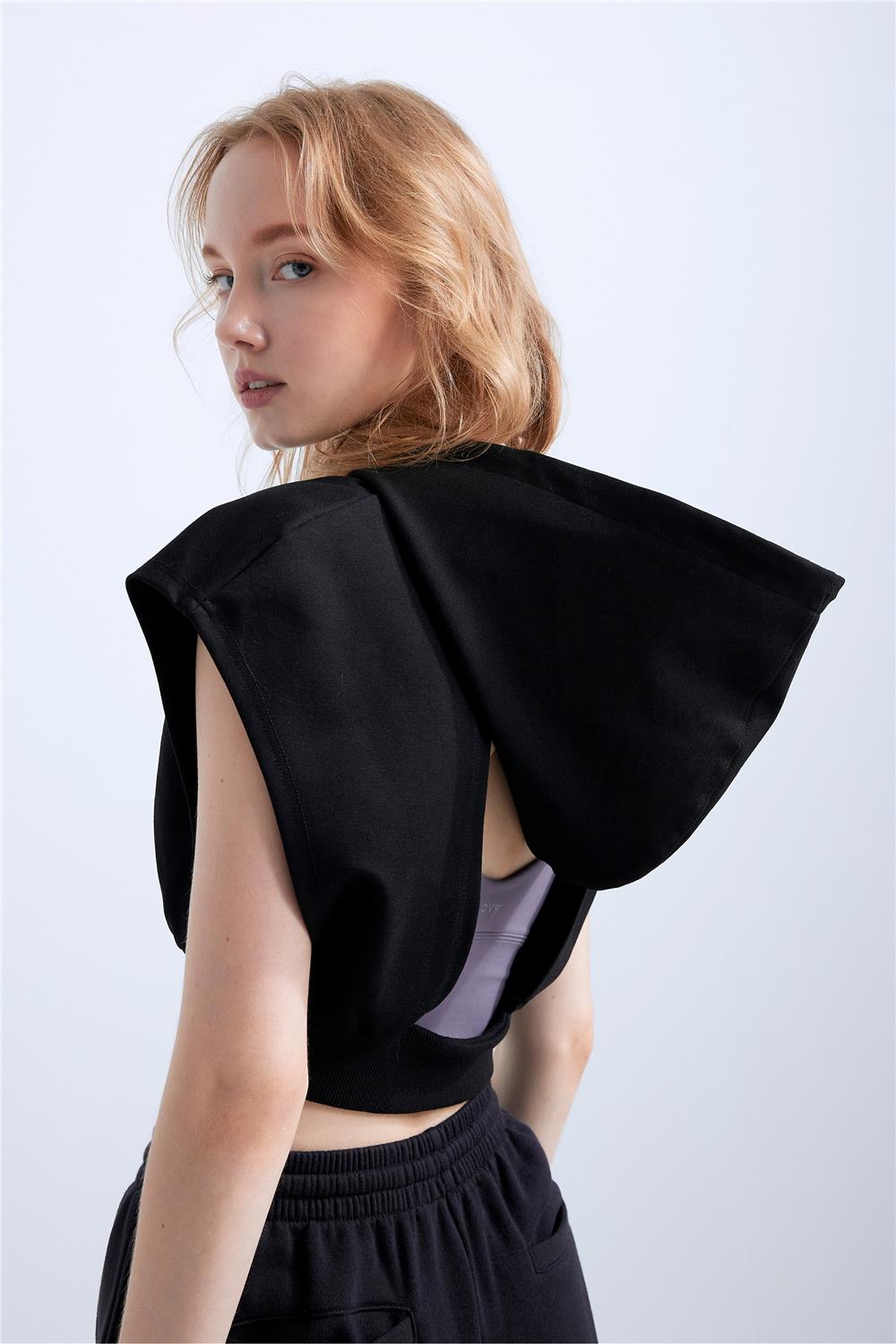 質感美背設計連帽Tee