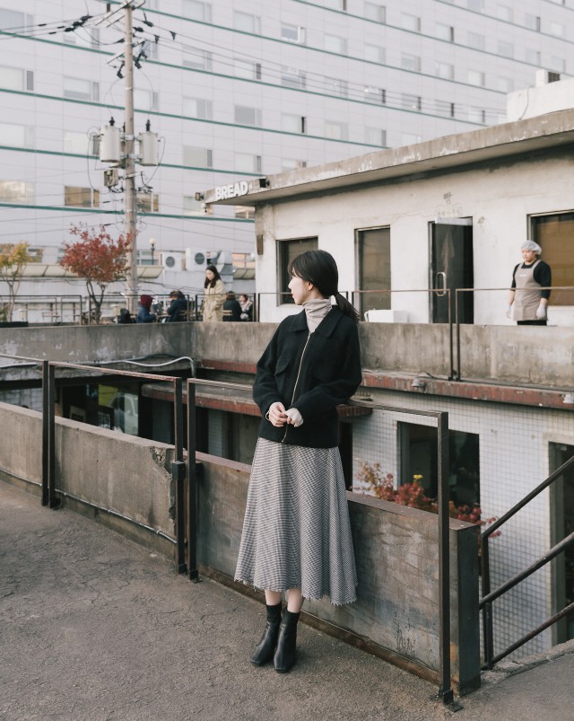 貂毛感面料/古銅色拉鍊/兩側真口袋/有內裡