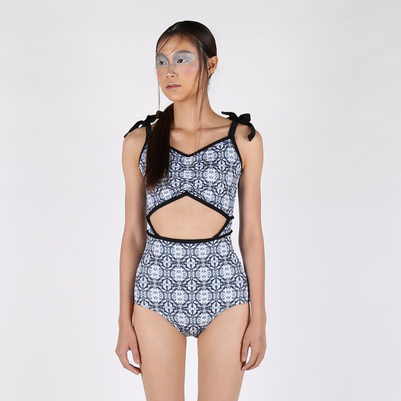 Bullet by Army of Interns 設計館為泰國泳裝品牌<br />Tear Diamond set 肩帶由我決定連身泳裝 / 寶石打印