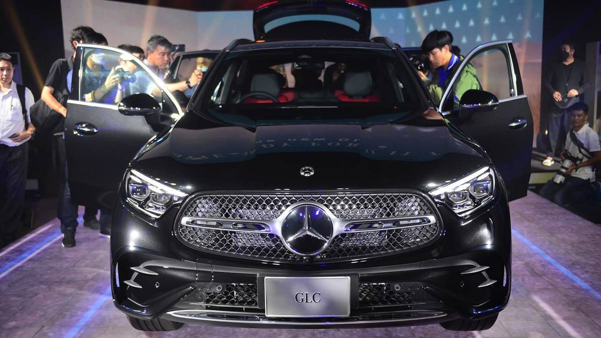 泰式组装，价格优惠梅赛德斯-奔驰推出新款 GLC350e 4MATIC AMG DYNAMIC，起价 418 万泰铢。