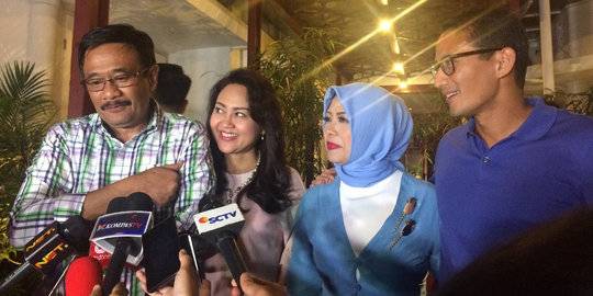 Djarot dan istri makan malam bareng Sandiaga dan istri. ©2017 Merdeka.com/Juven M Sitompul