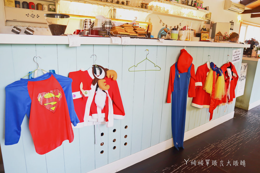 新埔普羅旺斯小木屋餐廳，超夢幻的雨滴蛋糕和草莓飲品，新竹賞櫻景點推薦！