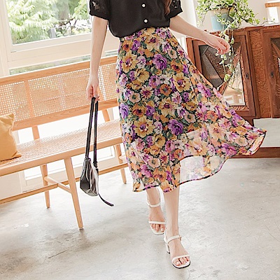 採用輕盈且不易起皺的雪紡面料，具有優良垂墜性， 內襯親膚內裡與貼心隱形拉鍊，給予輕鬆穿脫的自在好感。 OB嚴選賣場未提供換貨服務