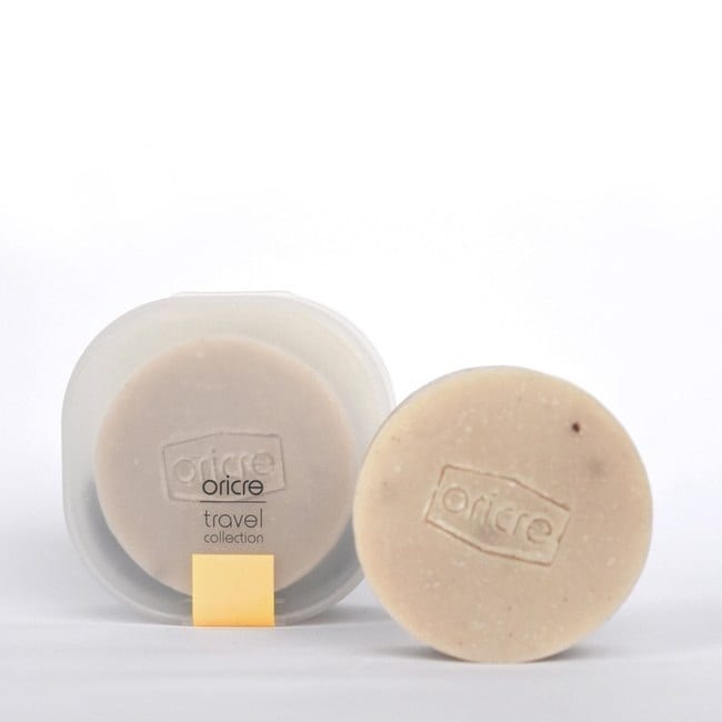 預計出貨日2-5天 【 商品規格 】 • 內容物：香草牛奶糖沐浴皂x2（一顆為備用補充皂，一顆已裝於皂盒中）、PP防水皂盒、海綿刷具、鬆緊帶 • 重量：60公克±5克 (2.1 oz) • 尺寸： 皂