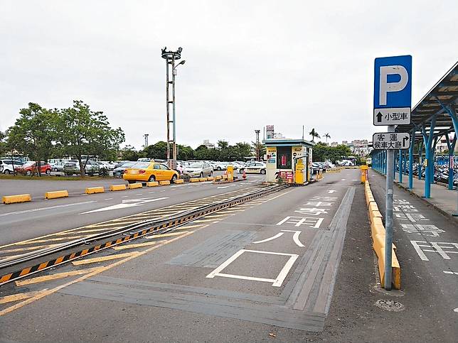 恐怖 宜蘭轉運站夜歸女遭6狗追撲跌斷牙 聯合新聞網 Line Today