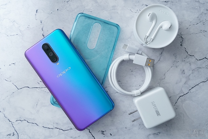 OPPO R17 Pro 開箱動手玩，SuperVOOC 超級閃充太狂，35 分鐘充滿 100% 電力