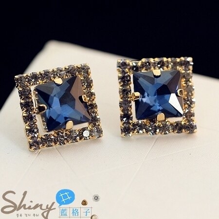 【DJA3215】shiny藍格子- 時尚流行正方形仿寶石穿洞式耳環。