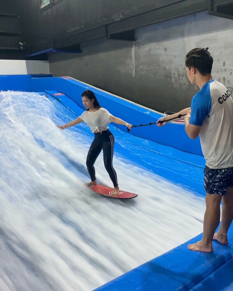 台北室內運動景點｜浪極光室內衝浪