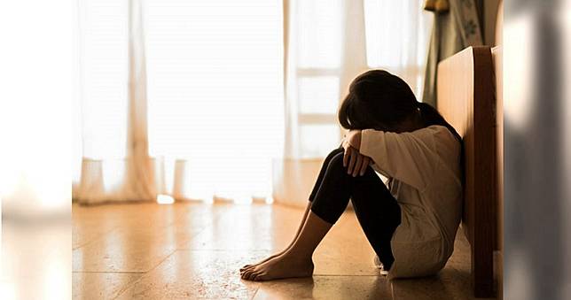 變態男對女童伸狼爪　她天真回：老爹叫我吃尿尿的地方