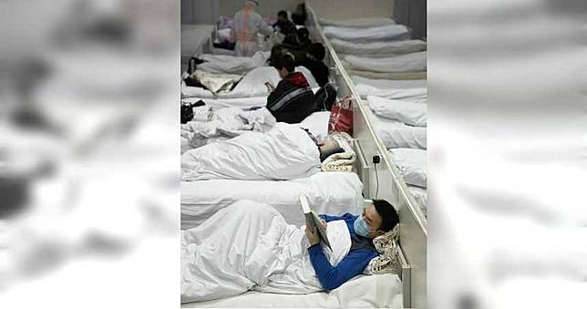 武漢肺炎／病人哀號他淡定看書...方艙醫院「清流哥」驚人身分曝光