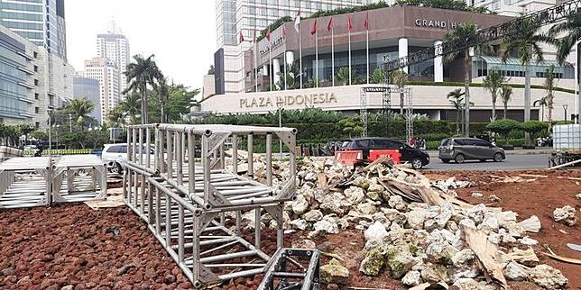 Bongkar Pasang Instalasi Gabion Di Bundaran Hi Untuk Acara Tahun Baru