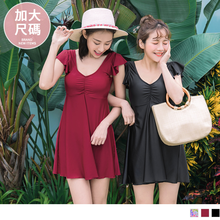 胸前的抓皺搭配美背設計， 無論正面背面都充滿亮眼， 荷葉袖設計修飾在意的手臂與肩膀線條， 傘狀裙襬不僅修飾下半身， 更使你每個轉身都迷人~ ************** 小提醒： 有鋼圈 深色衣物建議
