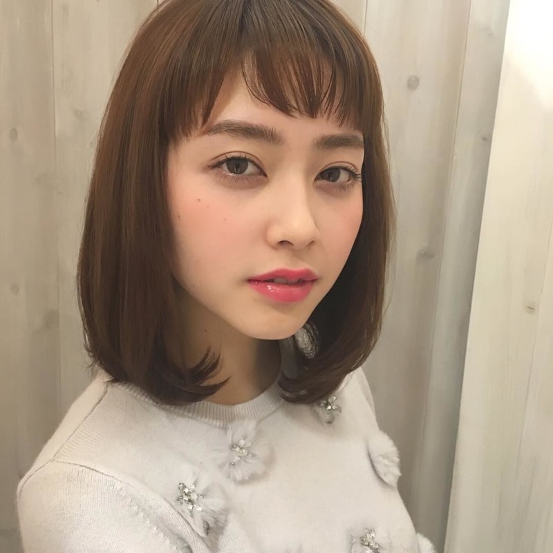 ミディアムヘアを アシメで大胆イメチェン Cuteなスタイルで目立っちゃおう