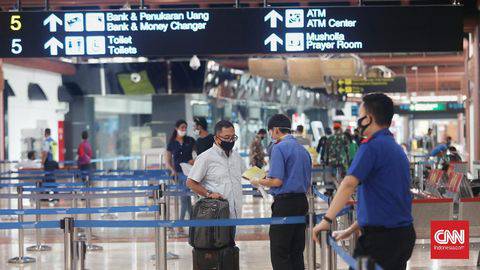 Surat Rapid Test Kedaluwarsa, 100 Penumpang Ditolak di Soetta